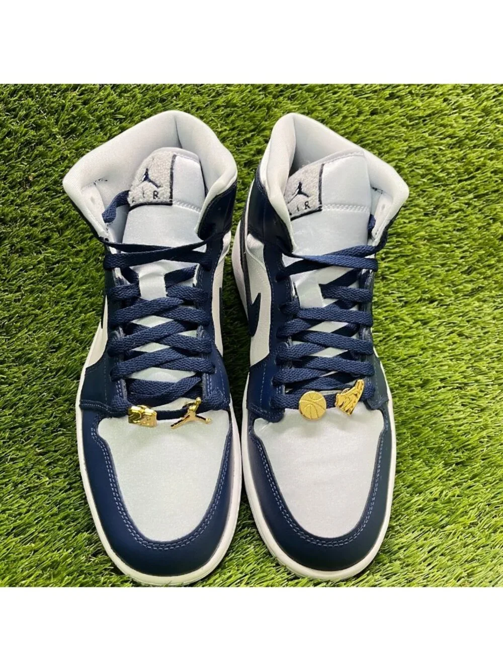Nike Air Jordan 1 Mid SE Womens Size 11 Gray Navy Blue Basketball Shoes Sneakers